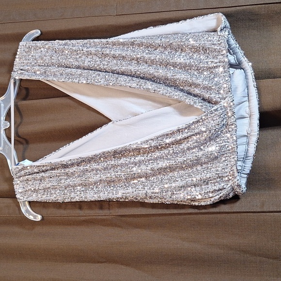 She + Sky Glittering Silver Sequin Cropped - Picture 6 of 7